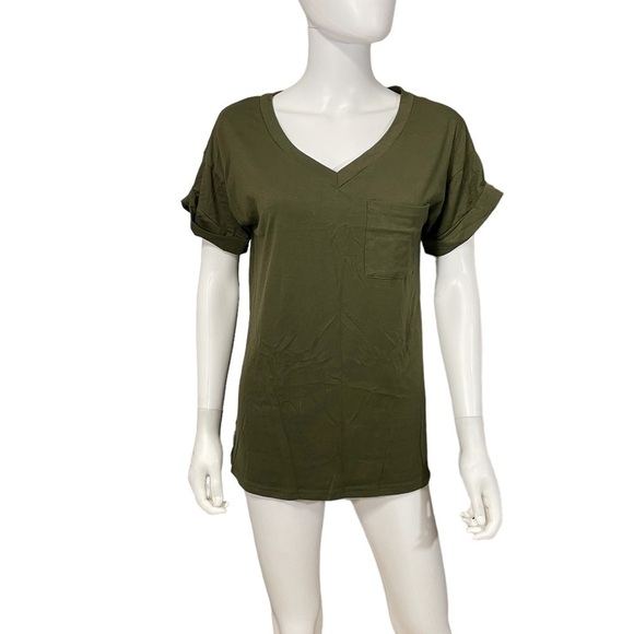 Green short Sleeve V-Neck
New - Picture 2 of 7